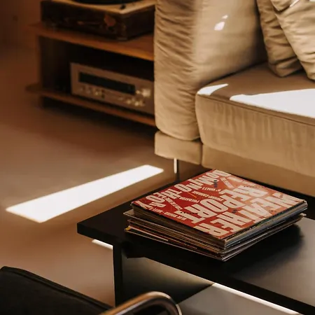 Czerwony Miedzy Drzewami * Brok