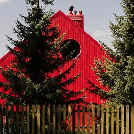 Czerwony Miedzy Drzewami Hébergement de vacances Brok