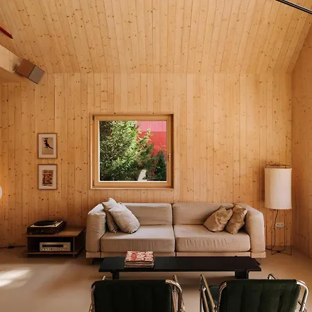 Czerwony Miedzy Drzewami Hébergement de vacances Brok